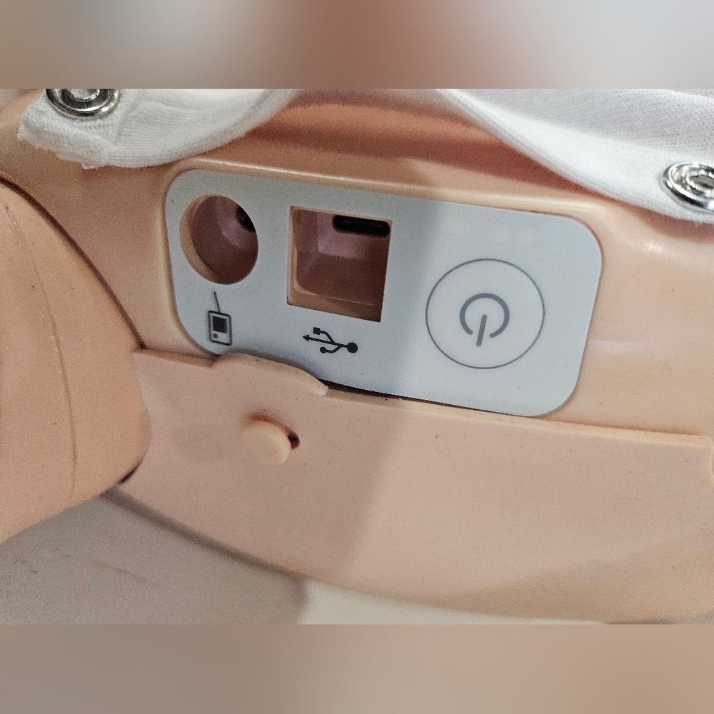 Resusci Baby QCPR by Laerdal Medical. Excellent Used Condition Manikin CPR - Picture 11 of 16